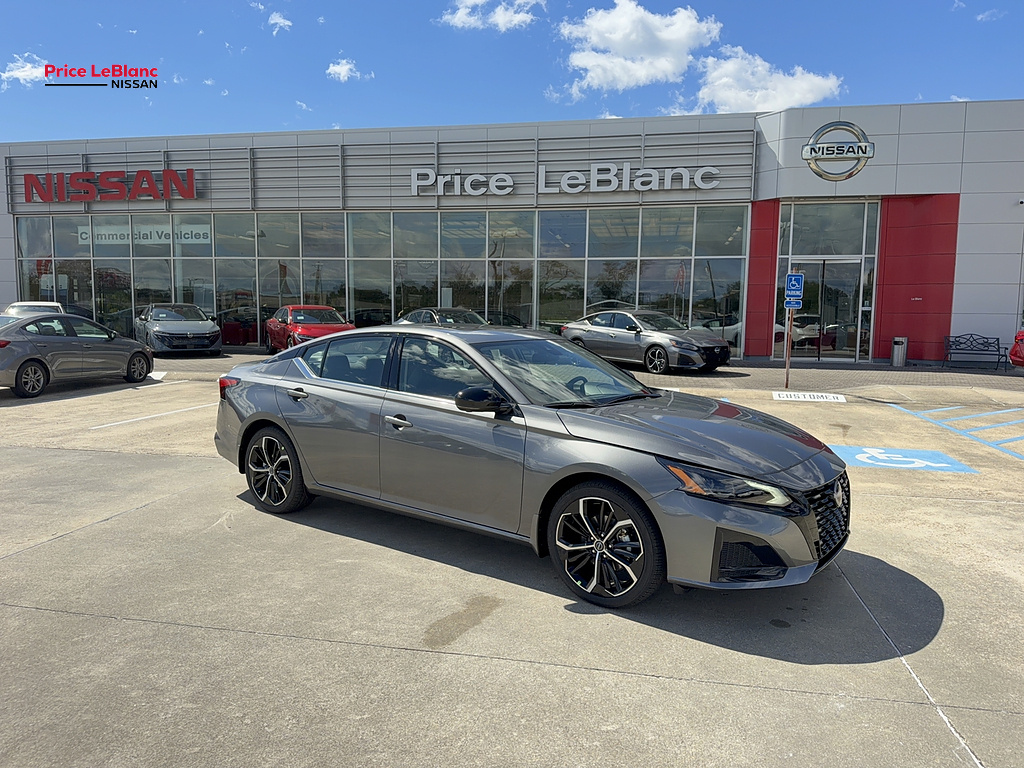 2026 Nissan Altima photo 2 of 26