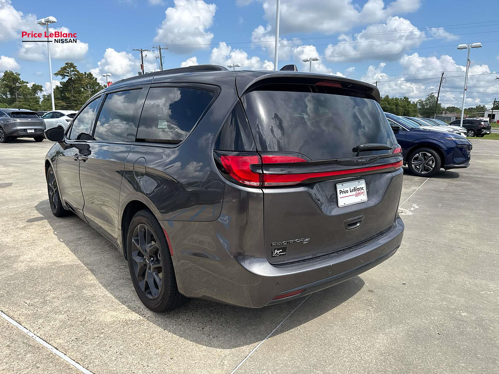 2021 Chrysler Pacifica Touring L - 4