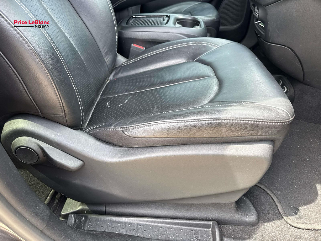 2021 Chrysler Pacifica Touring L - 11