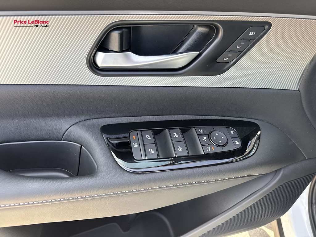 2026 Nissan Murano photo 14 of 18