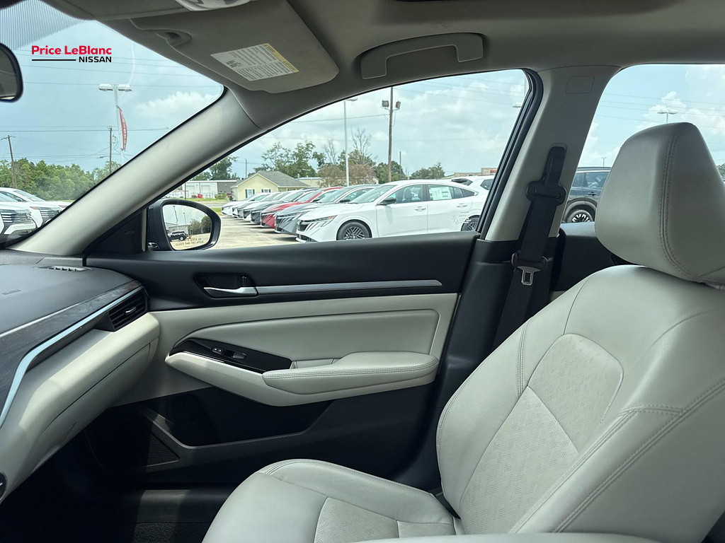 2025 Nissan Altima 2.5 SL Super Black at Price LeBlanc Nissan