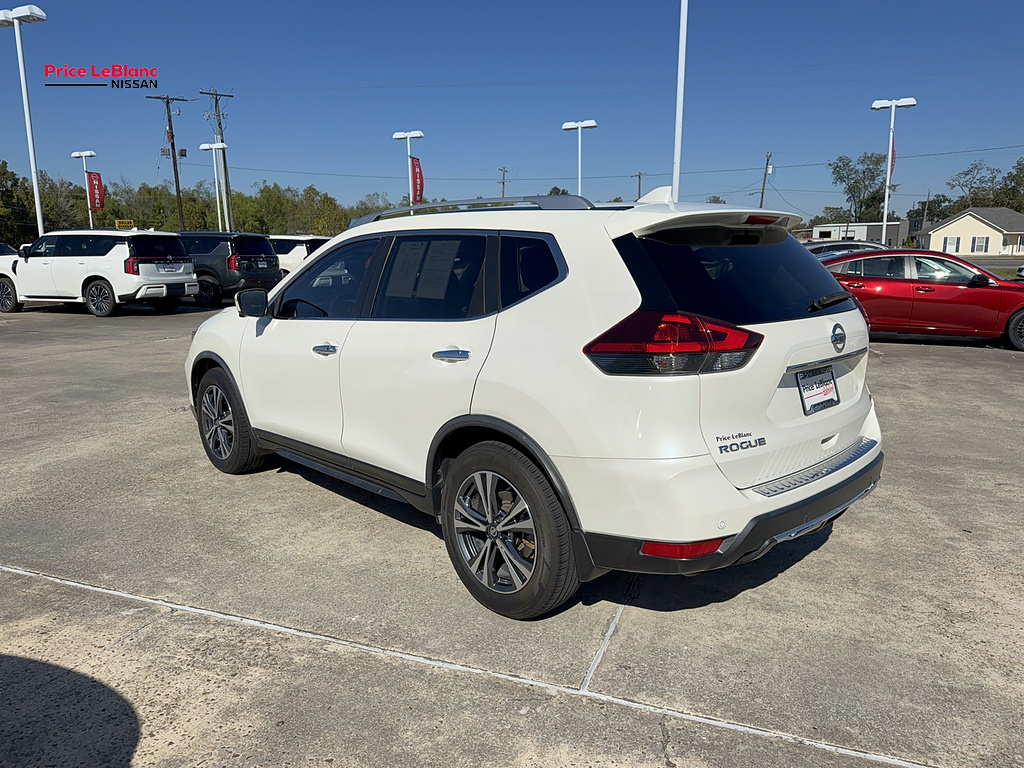2019 Nissan Rogue photo 5 of 21