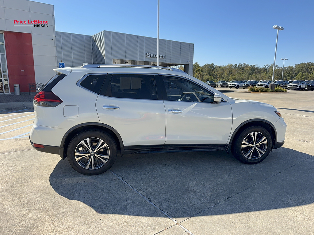 2019 Nissan Rogue photo 8 of 21
