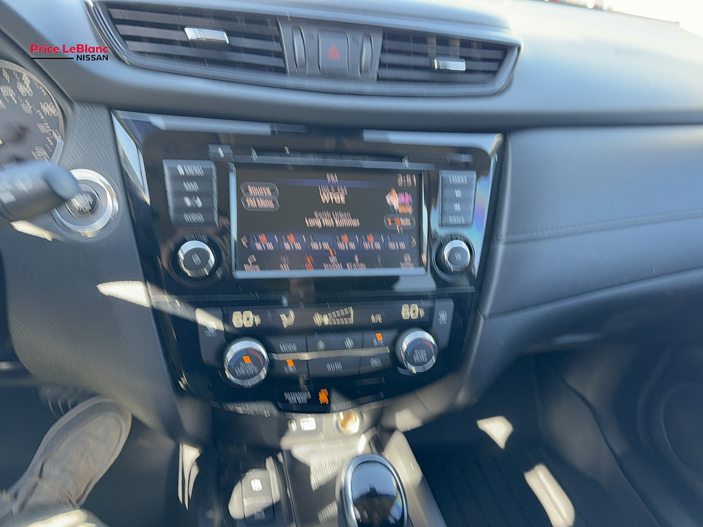 2019 Nissan Rogue photo 19 of 21