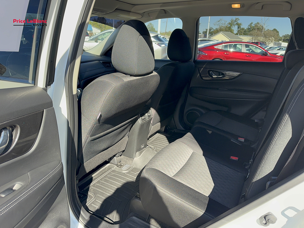 2019 Nissan Rogue photo 15 of 21
