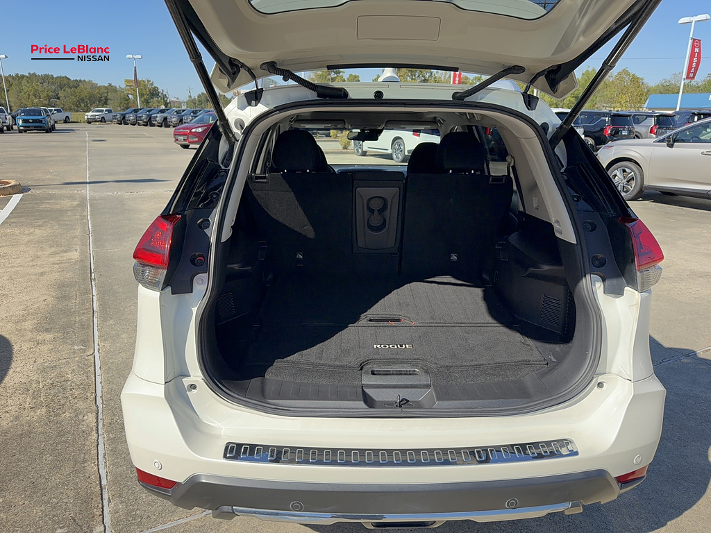 2019 Nissan Rogue photo 13 of 21