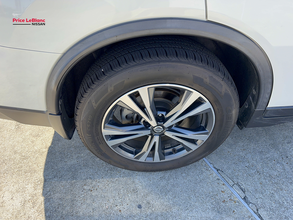 2019 Nissan Rogue photo 9 of 21
