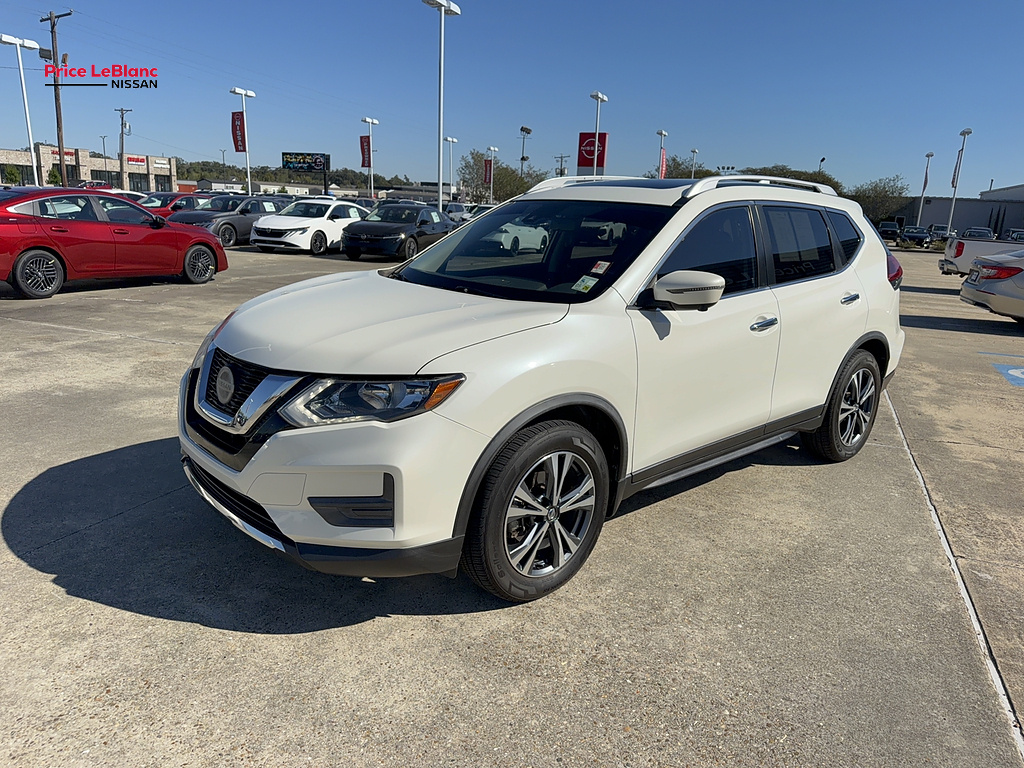 2019 Nissan Rogue photo 3 of 21