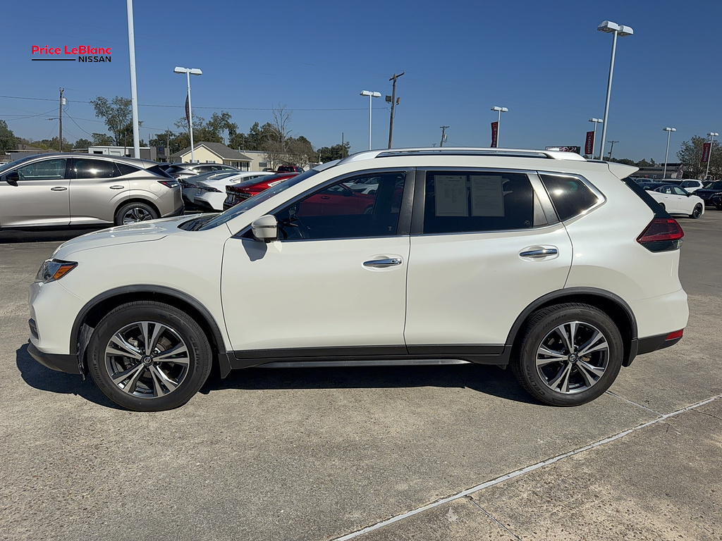 2019 Nissan Rogue photo 4 of 21