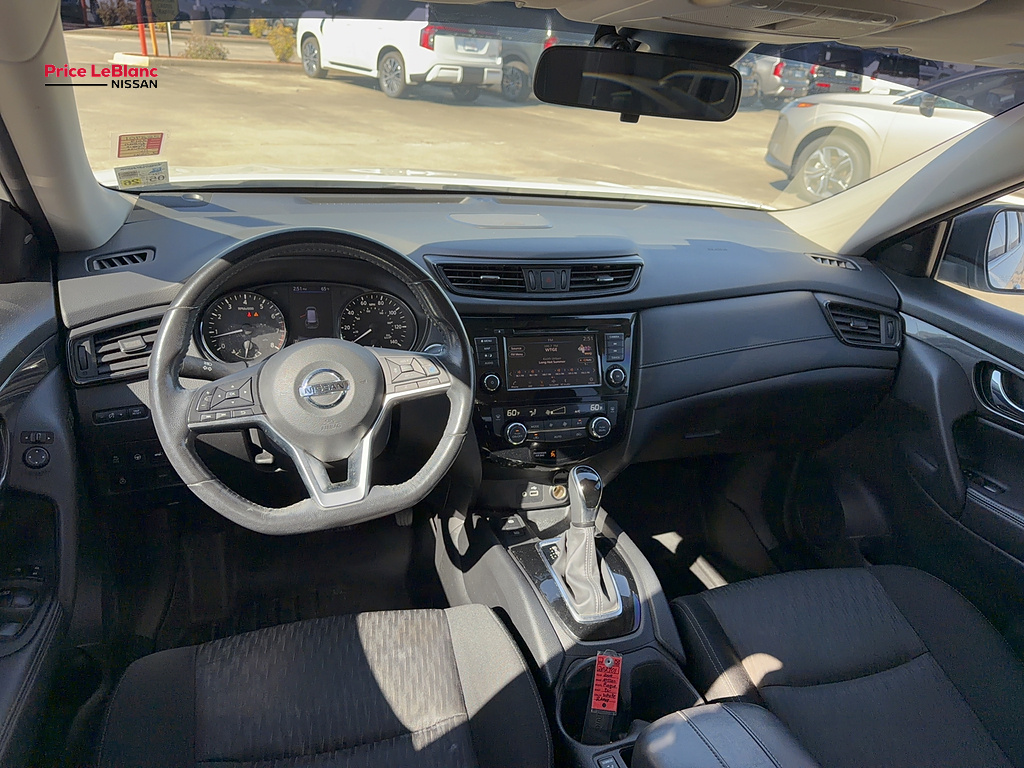 2019 Nissan Rogue photo 16 of 21