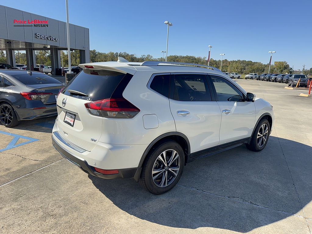 2019 Nissan Rogue photo 7 of 21