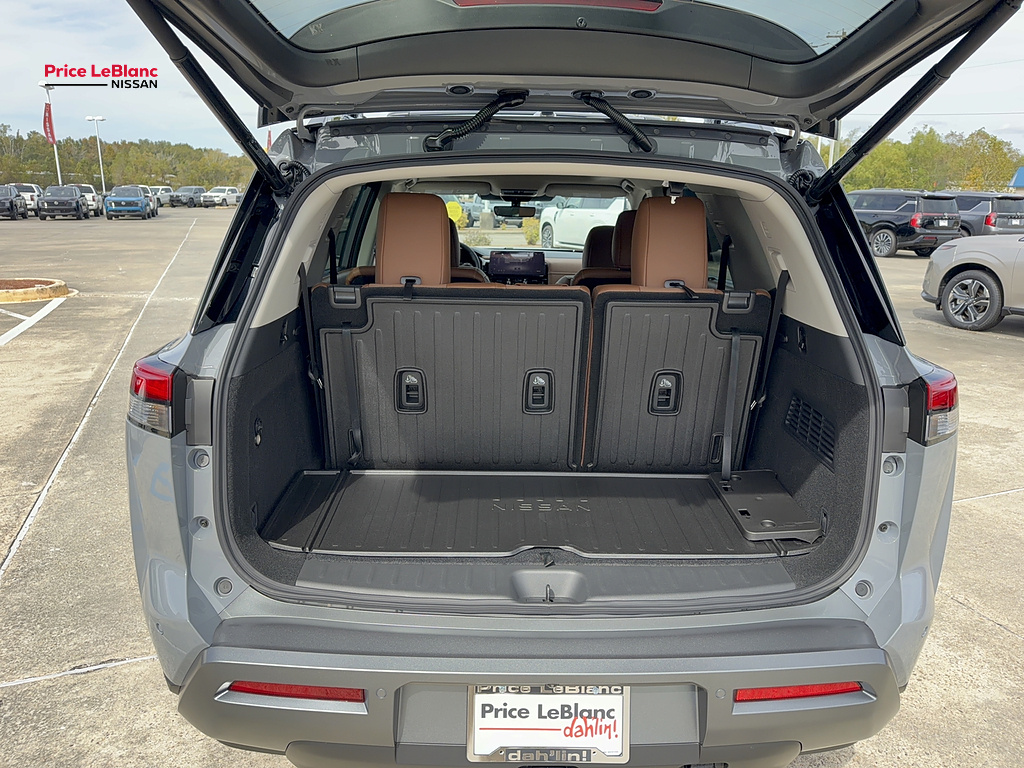2026 Nissan Pathfinder photo 11 of 24