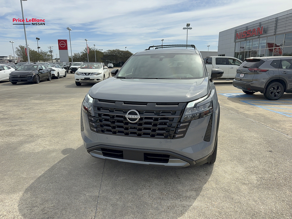 2026 Nissan Pathfinder photo 2 of 24