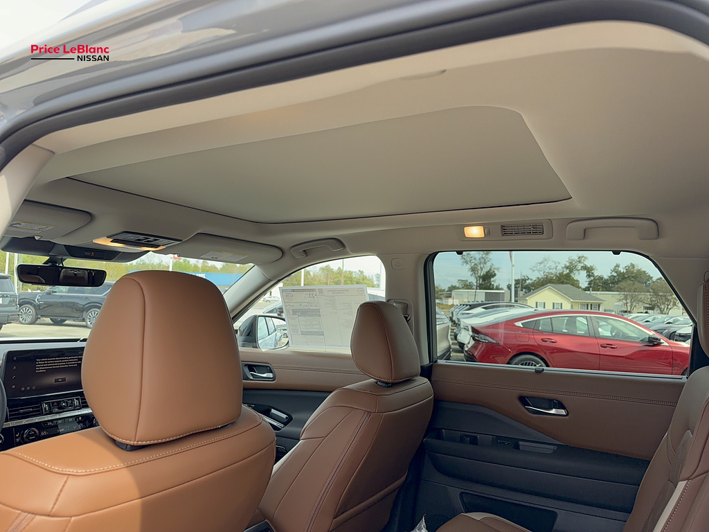 2026 Nissan Pathfinder photo 14 of 24