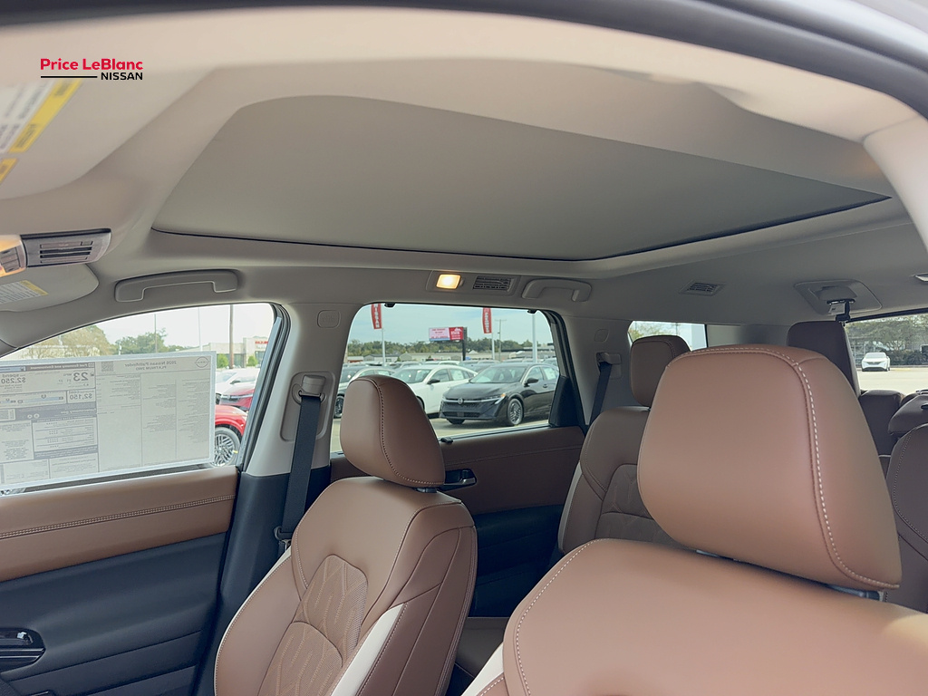 2026 Nissan Pathfinder photo 18 of 24