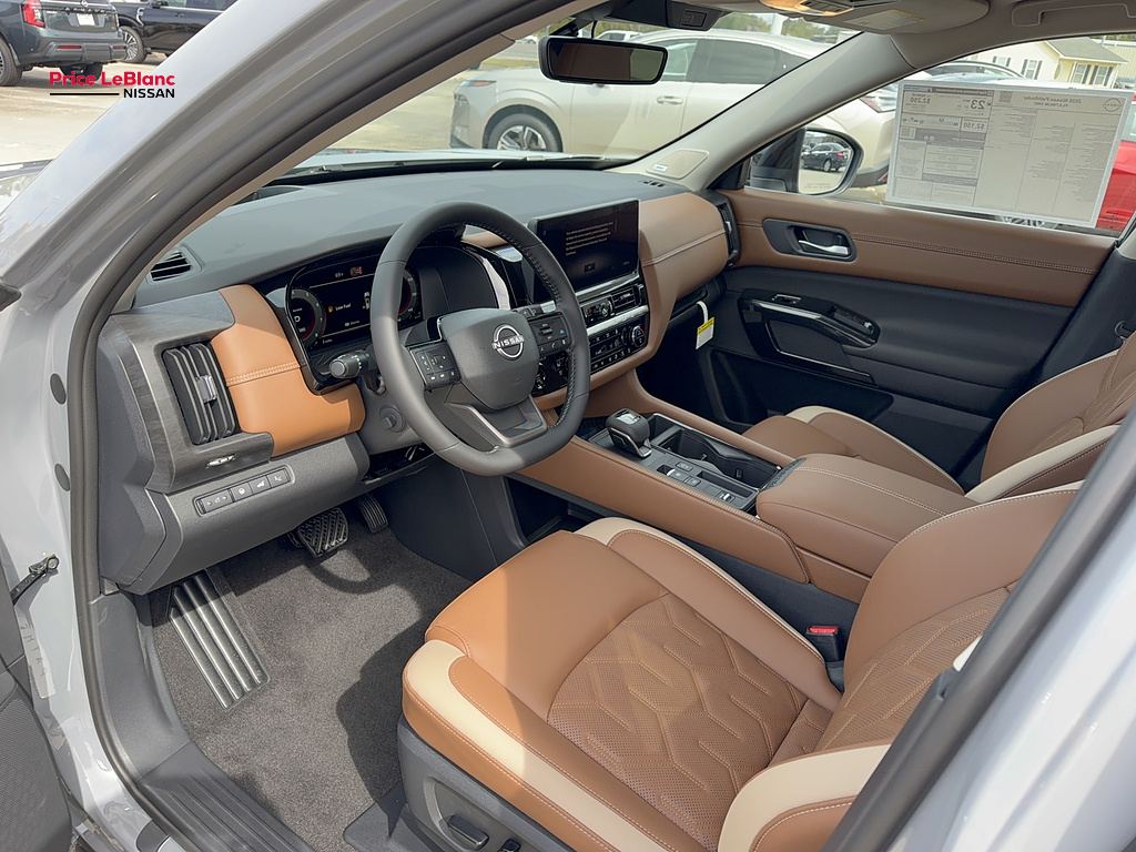 2026 Nissan Pathfinder photo 16 of 24