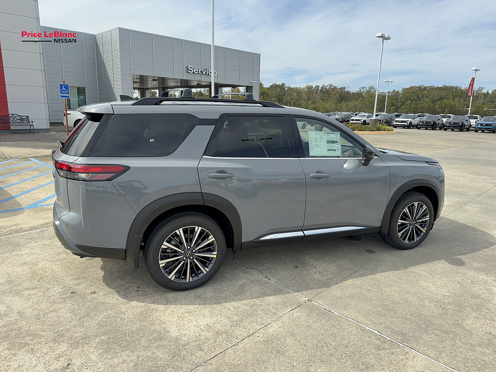 2026 Nissan Pathfinder photo 9 of 24