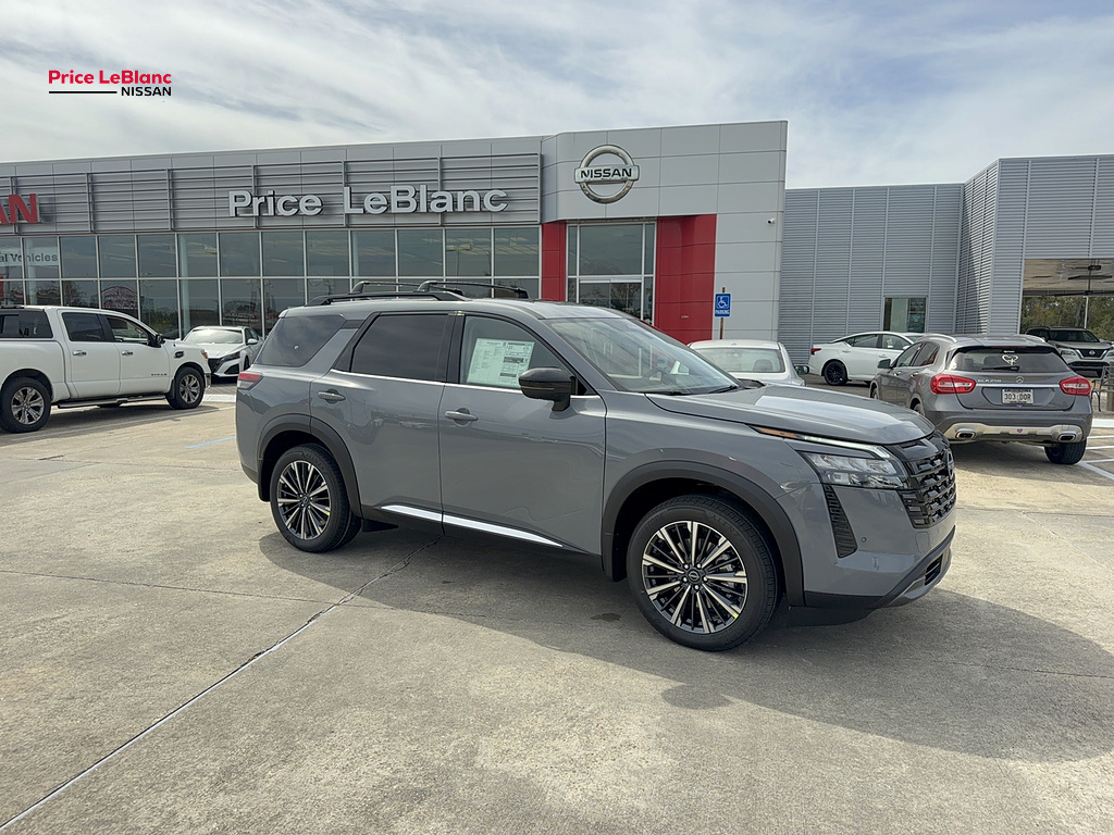 2026 Nissan Pathfinder photo 3 of 24