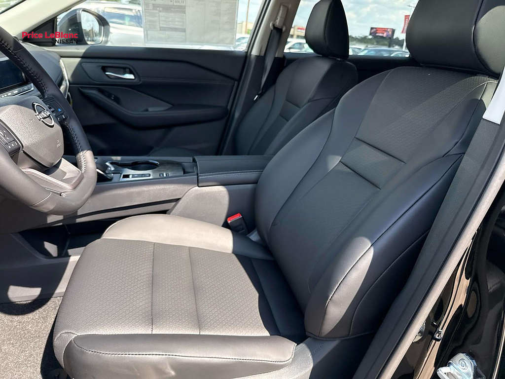2026 Nissan Rogue photo 9 of 18