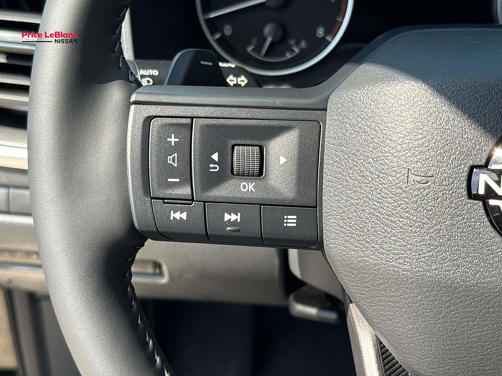 2026 Nissan Rogue photo 14 of 18