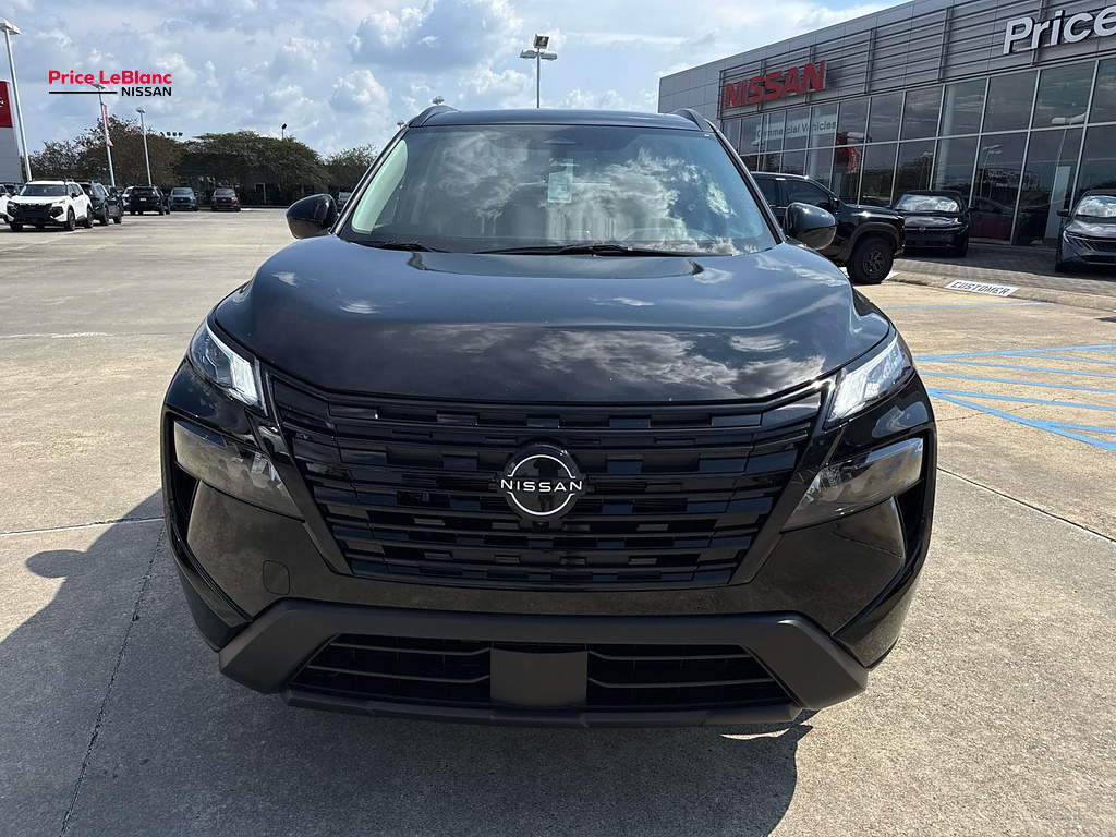 2026 Nissan Rogue photo 2 of 18