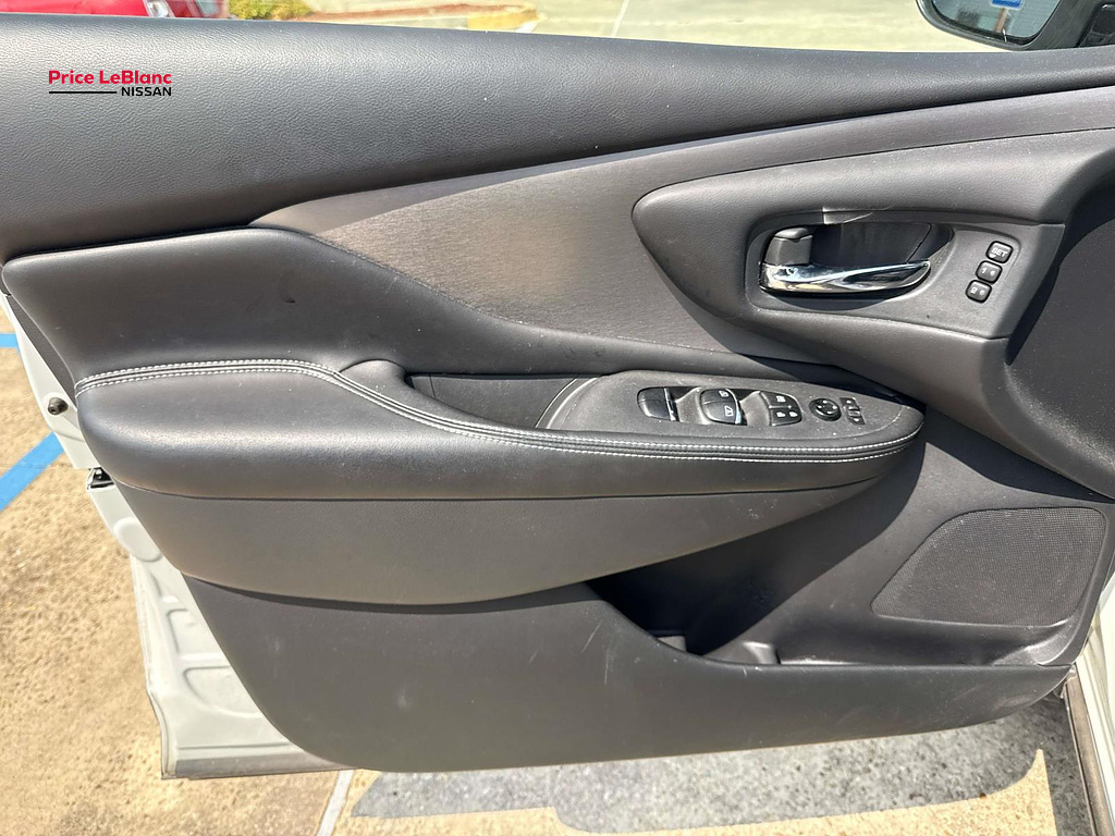 2021 Nissan Murano photo 18 of 28
