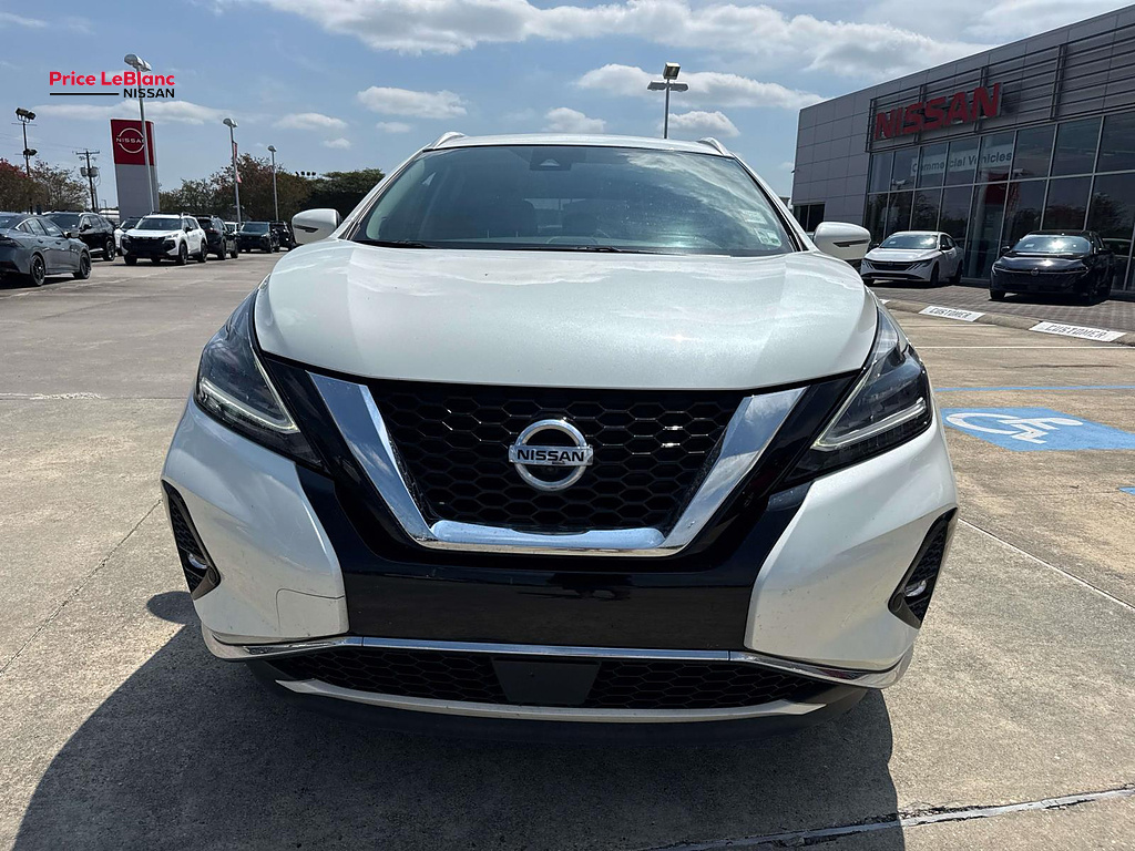 2021 Nissan Murano photo 2 of 28