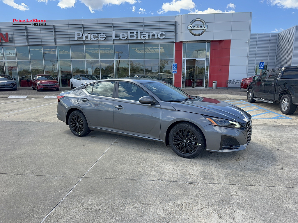 2026 Nissan Altima photo 2 of 29