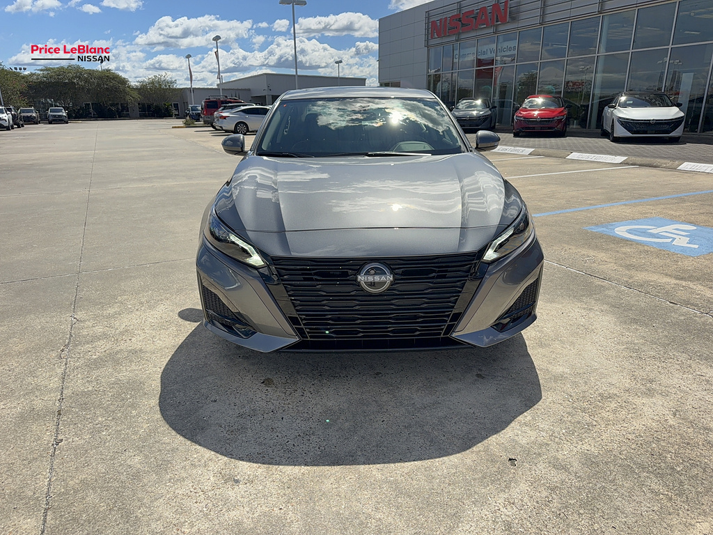 2026 Nissan Altima photo 4 of 29
