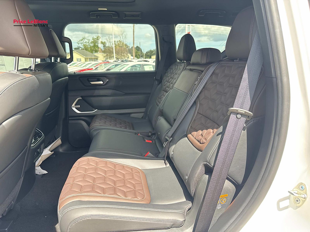 2026 Nissan Armada photo 8 of 18