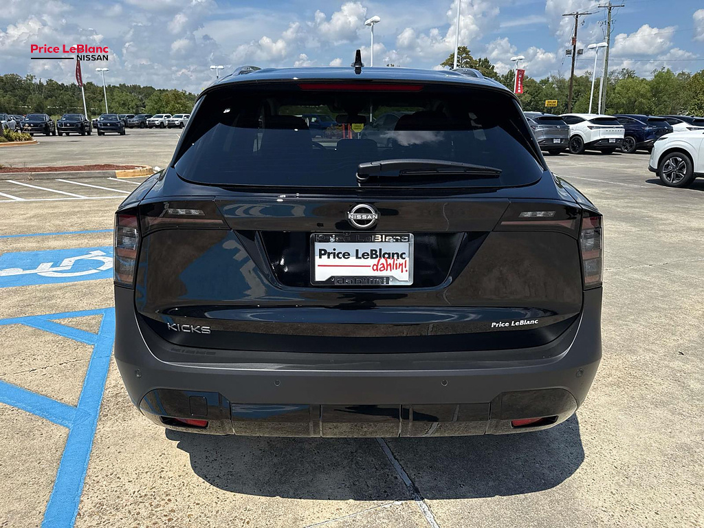 2027 Nissan Kicks photo 6 of 18