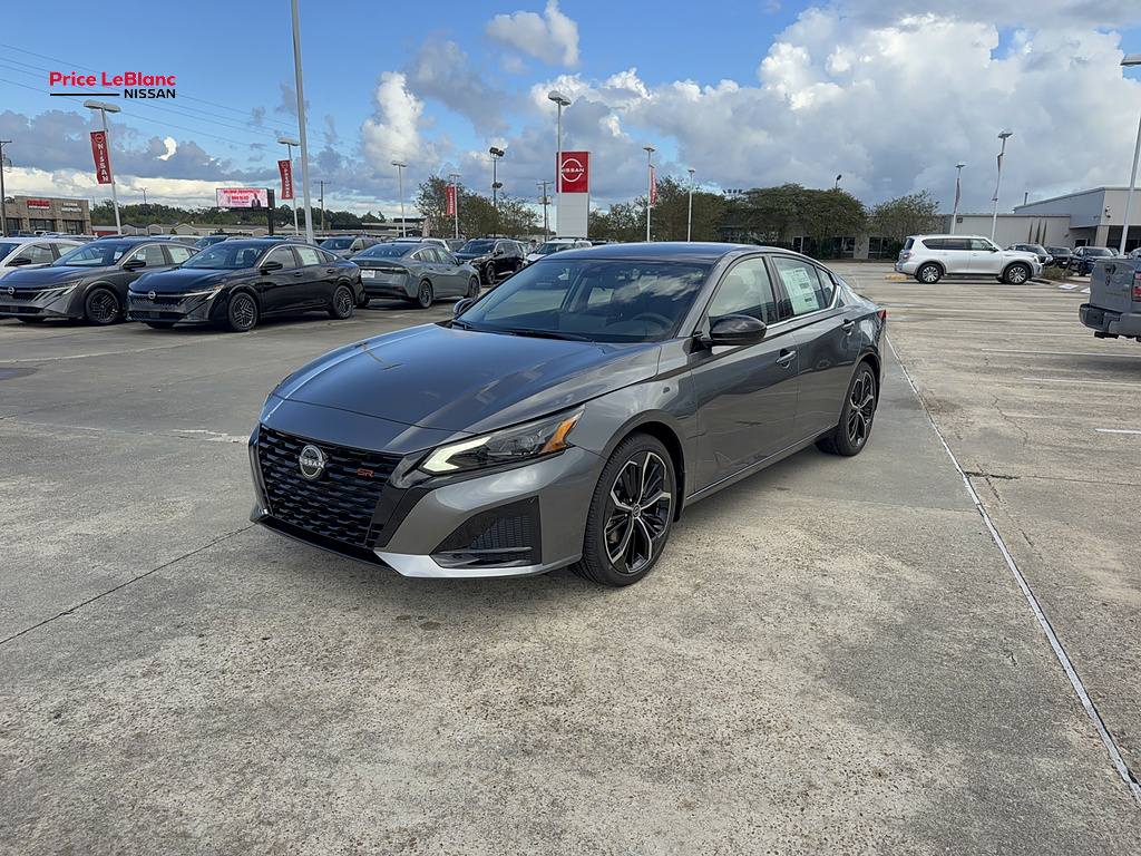 2026 Nissan Altima photo 4 of 22