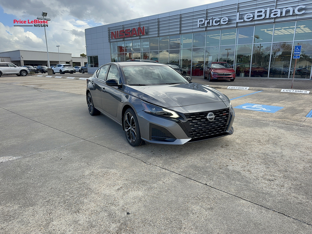 2026 Nissan Altima photo 2 of 22