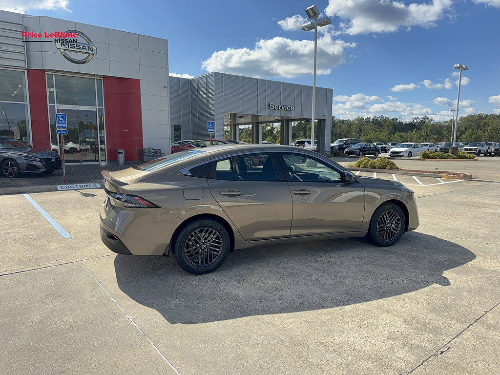 2027 Nissan Sentra photo 11 of 24