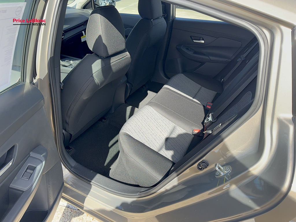 2027 Nissan Sentra photo 18 of 24