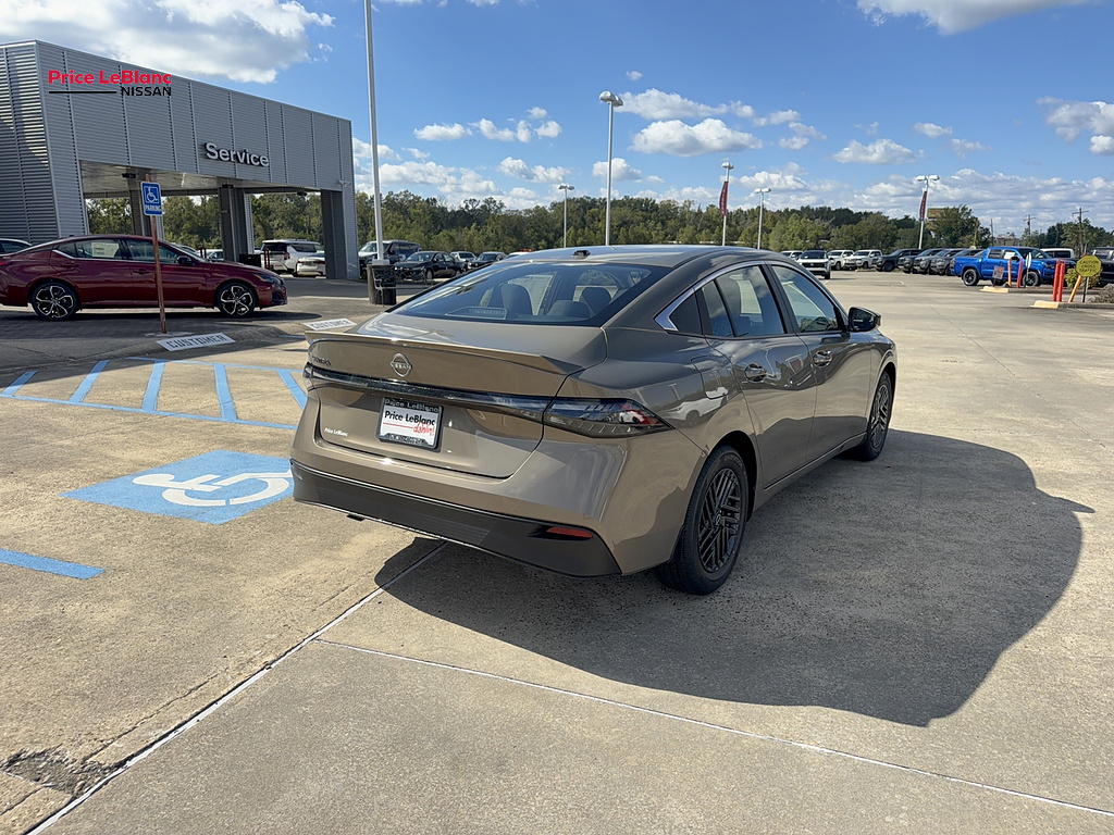 2027 Nissan Sentra photo 10 of 24