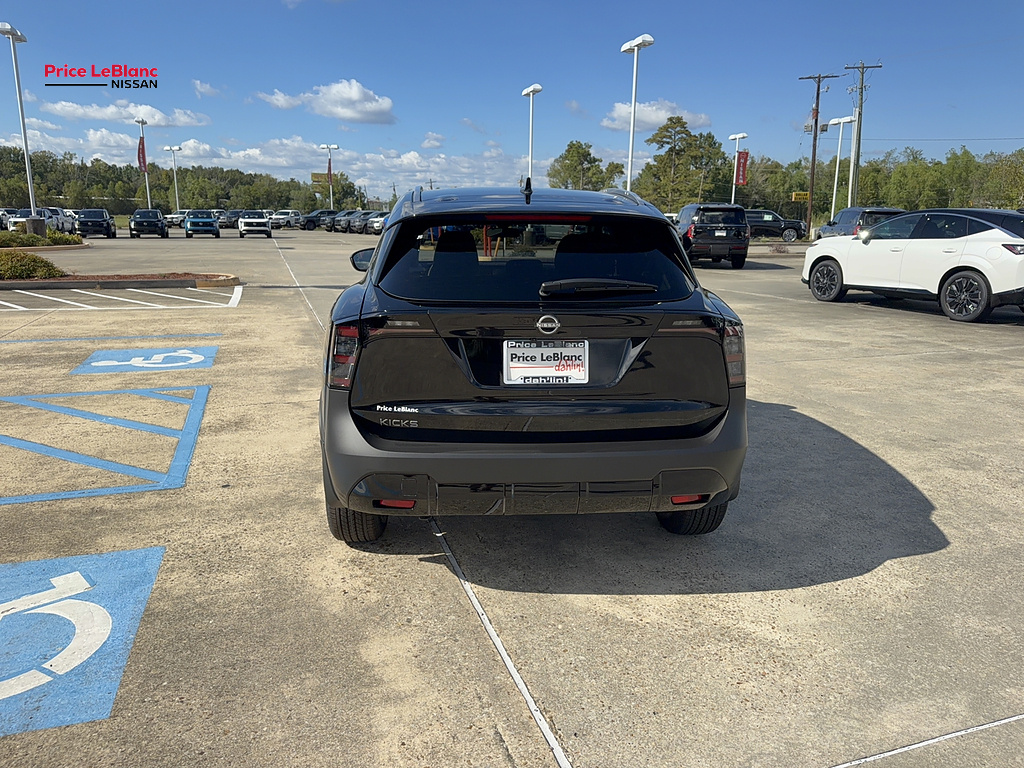 2027 Nissan Kicks photo 7 of 23