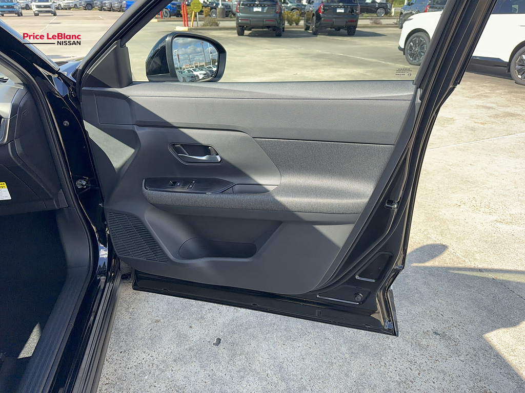 2027 Nissan Kicks photo 11 of 23