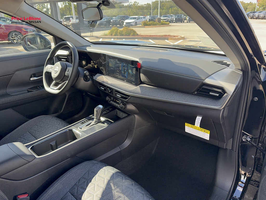 2027 Nissan Kicks photo 12 of 23