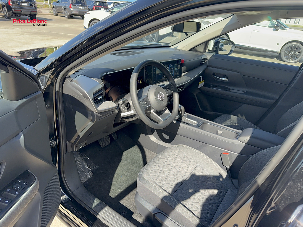 2027 Nissan Kicks photo 17 of 23