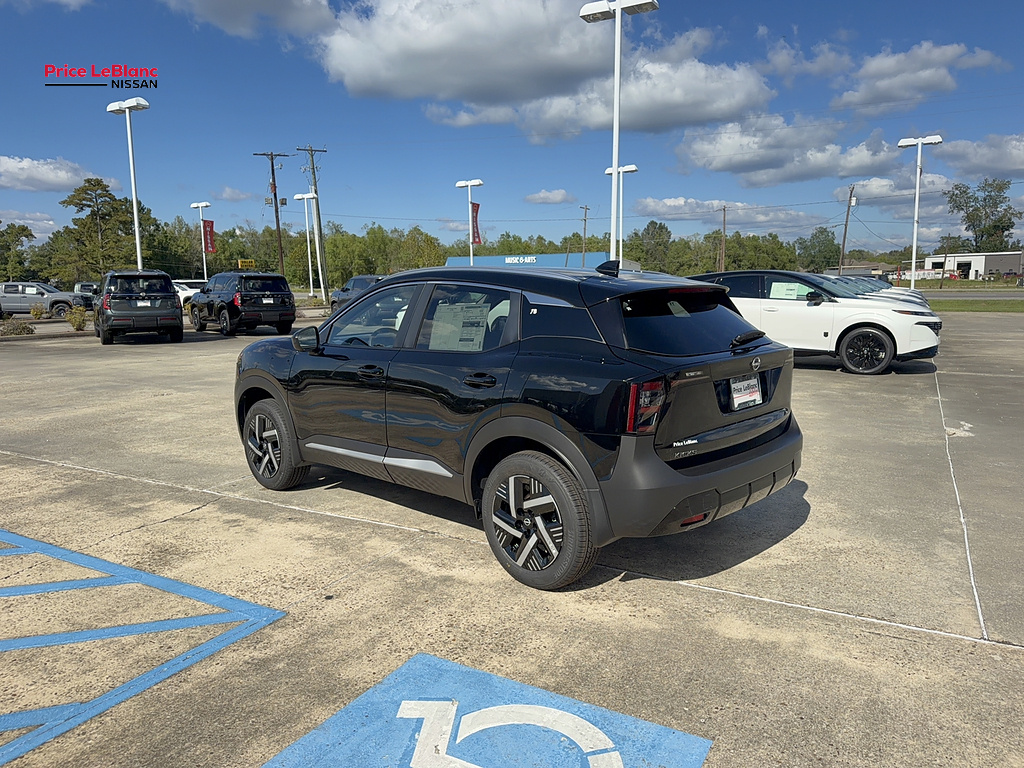 2027 Nissan Kicks photo 6 of 23