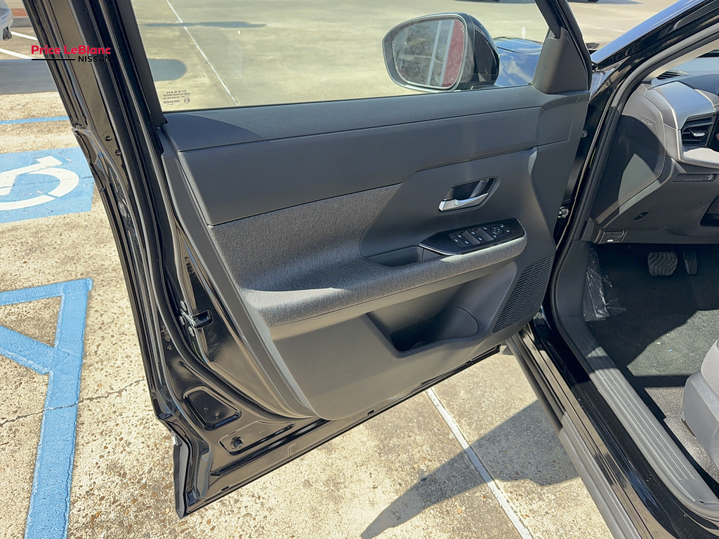 2027 Nissan Kicks photo 16 of 23
