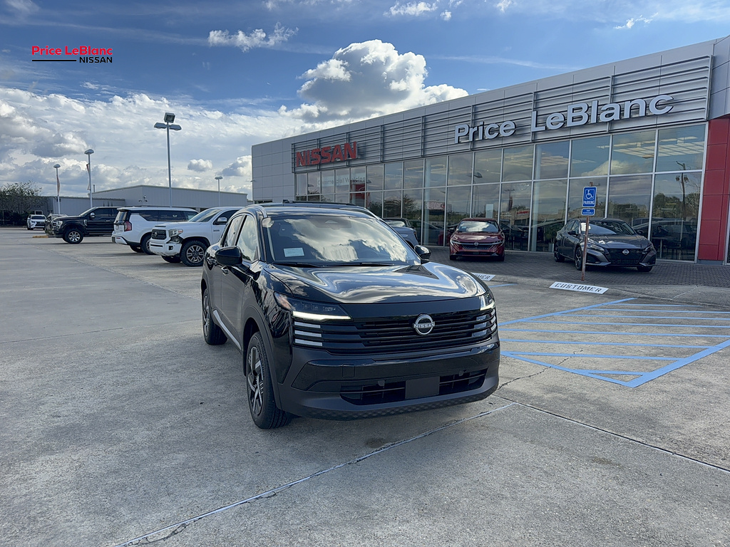 2027 Nissan Kicks photo 3 of 23