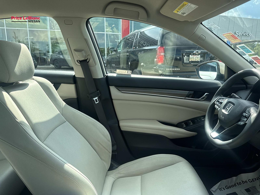 2019 Honda Accord Sedan photo 9 of 27