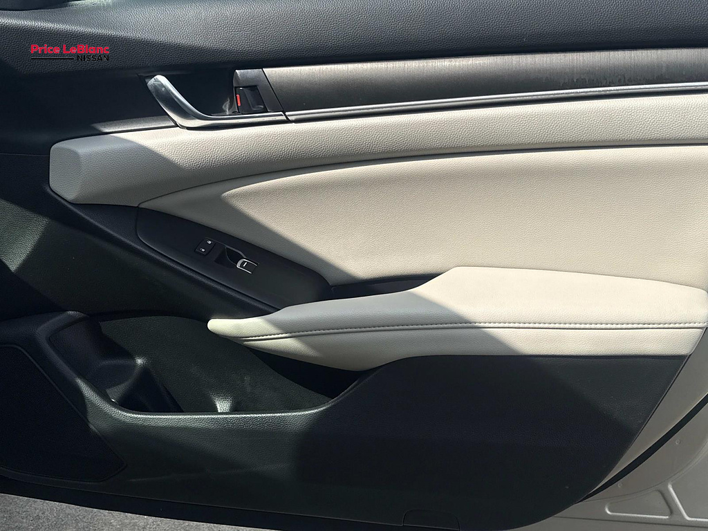 2019 Honda Accord Sedan photo 12 of 27
