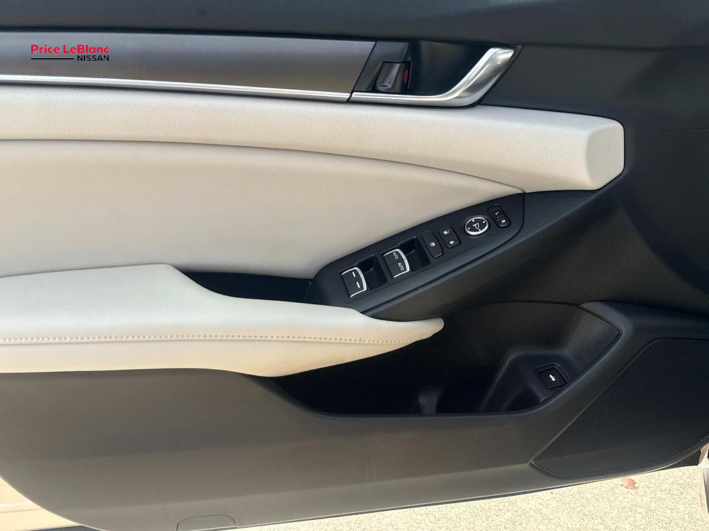 2019 Honda Accord Sedan photo 17 of 27