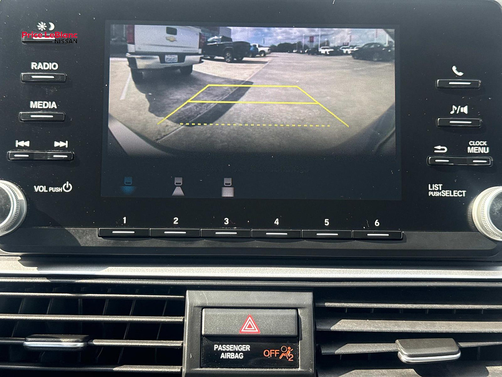 2019 Honda Accord Sedan photo 24 of 27