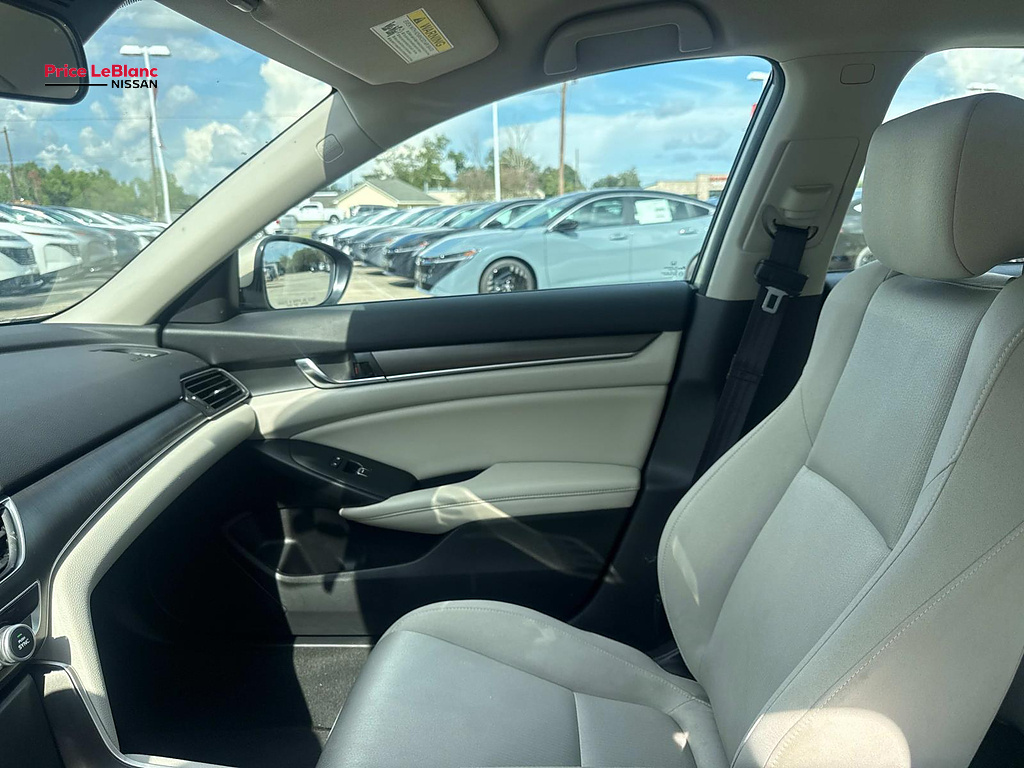 2019 Honda Accord Sedan photo 14 of 27