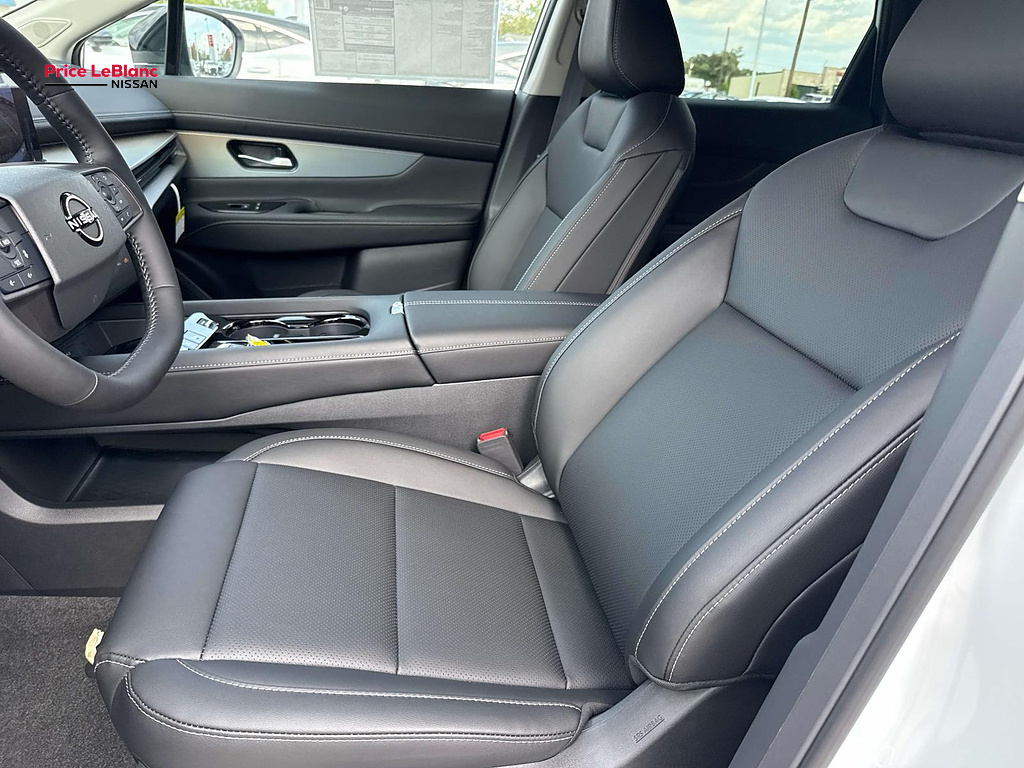 2027 Nissan Murano photo 8 of 19