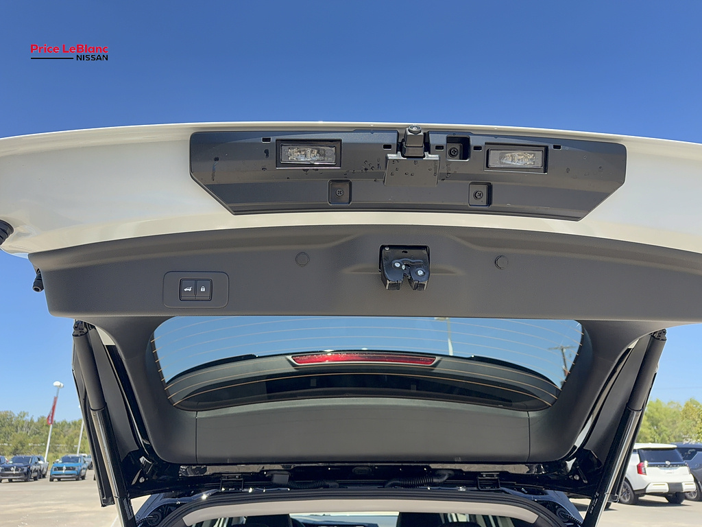 2027 Nissan Murano Dark Armor Everest White Pearl Tricoat/Super Black at Price LeBlanc Nissan